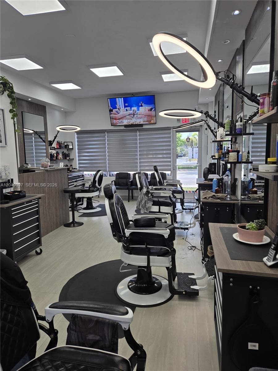 218 N Federal Highway, Hallandale Beach FL 33009