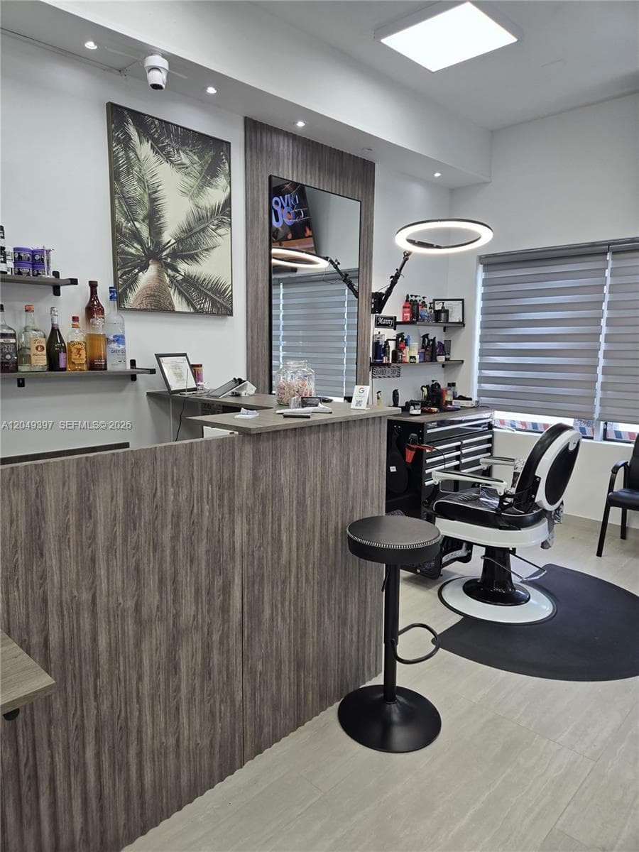 218 N Federal Highway, Hallandale Beach FL 33009