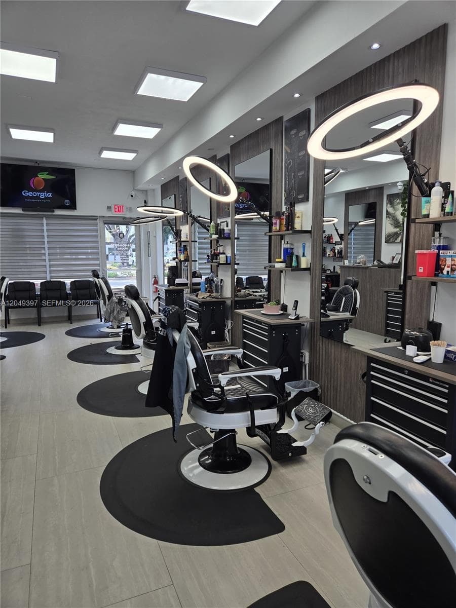 218 N Federal Highway, Hallandale Beach FL 33009
