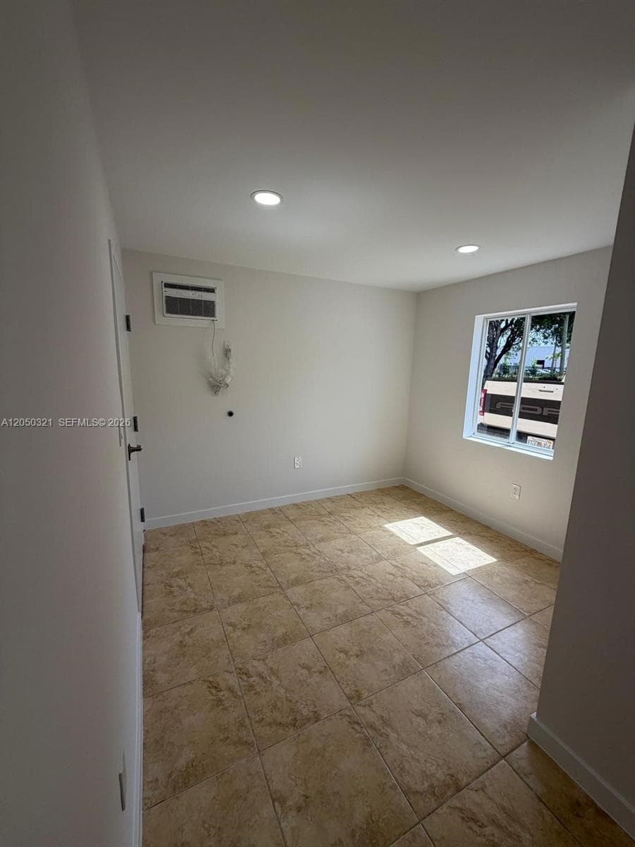 Opa-Locka, FL, 33054