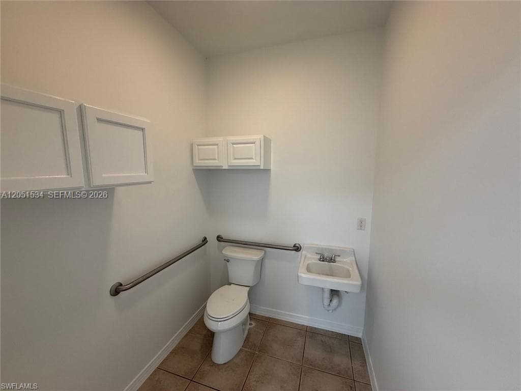 3894 Mannix Dr # 220, Naples FL 34114