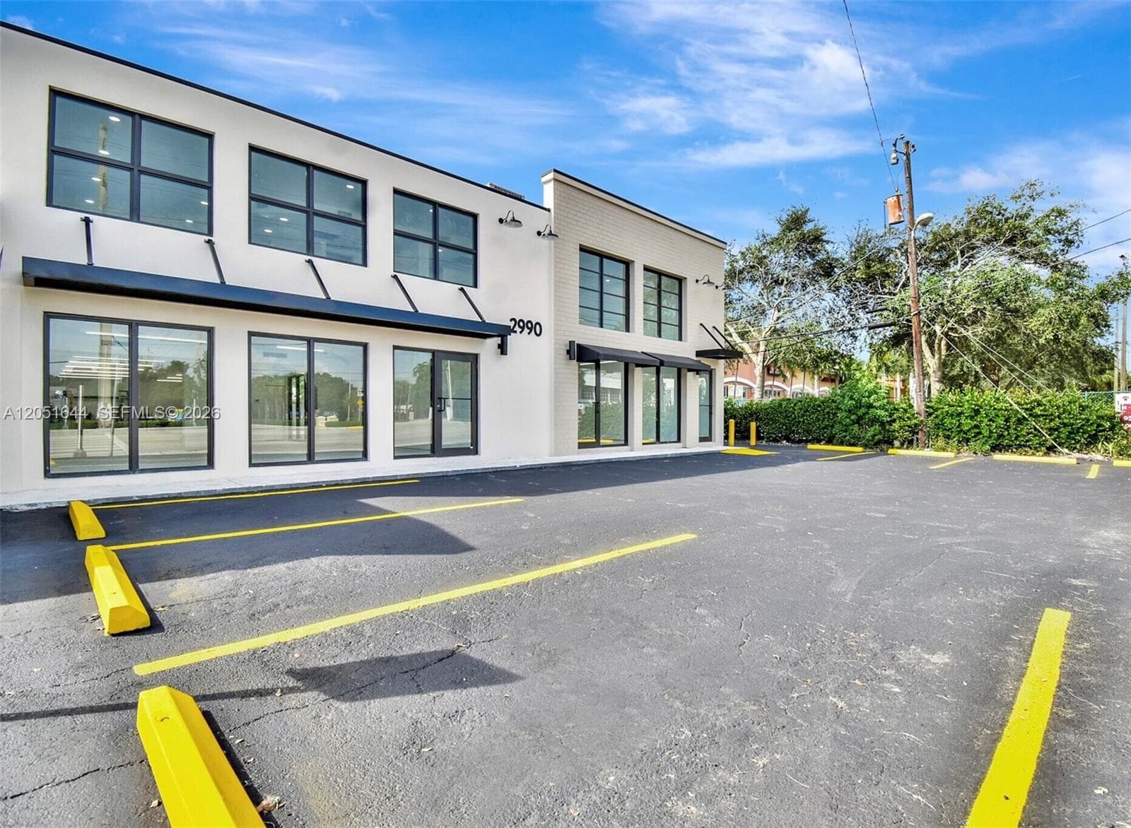 2990 Griffin Rd, Dania Beach FL 33312