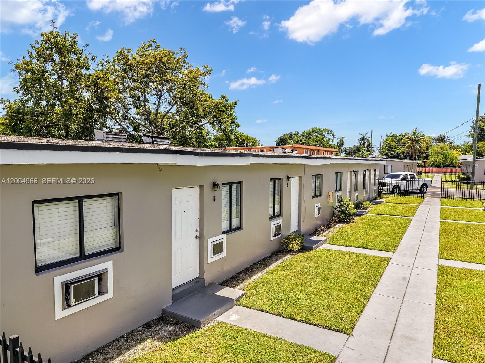 2090 NW 31st St, Miami FL 33142