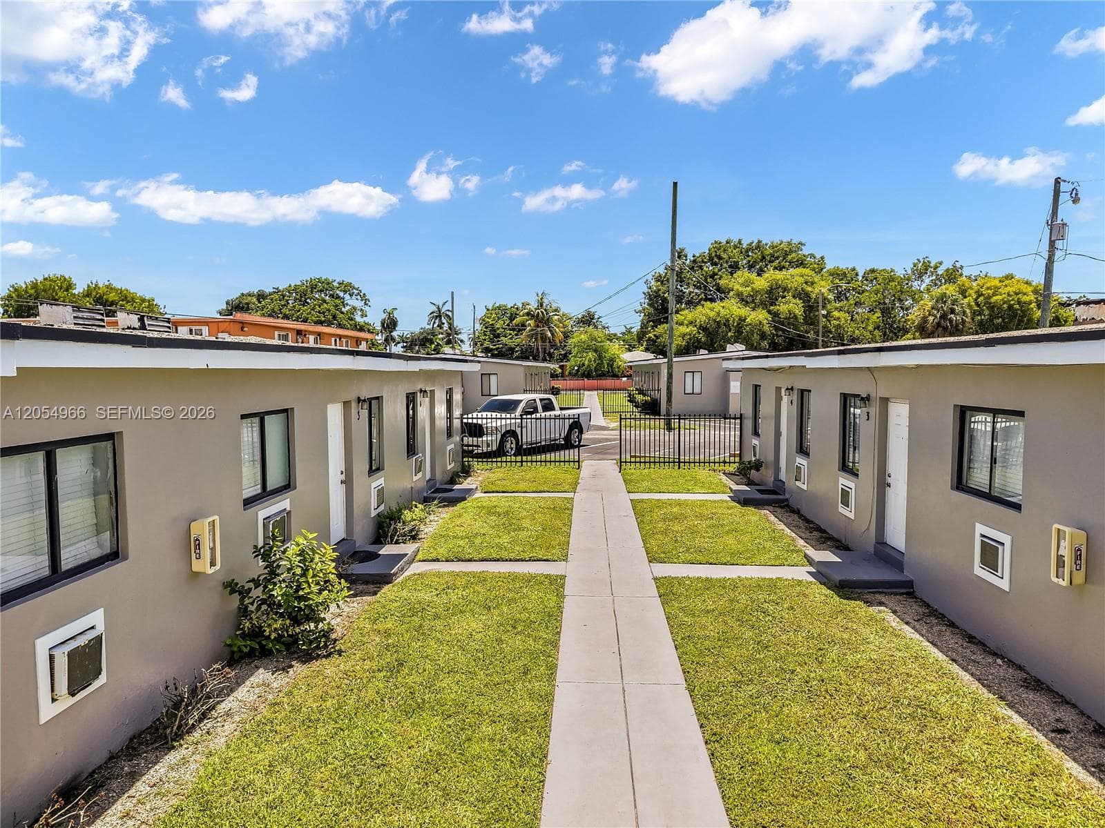 2090 NW 31st St, Miami FL 33142