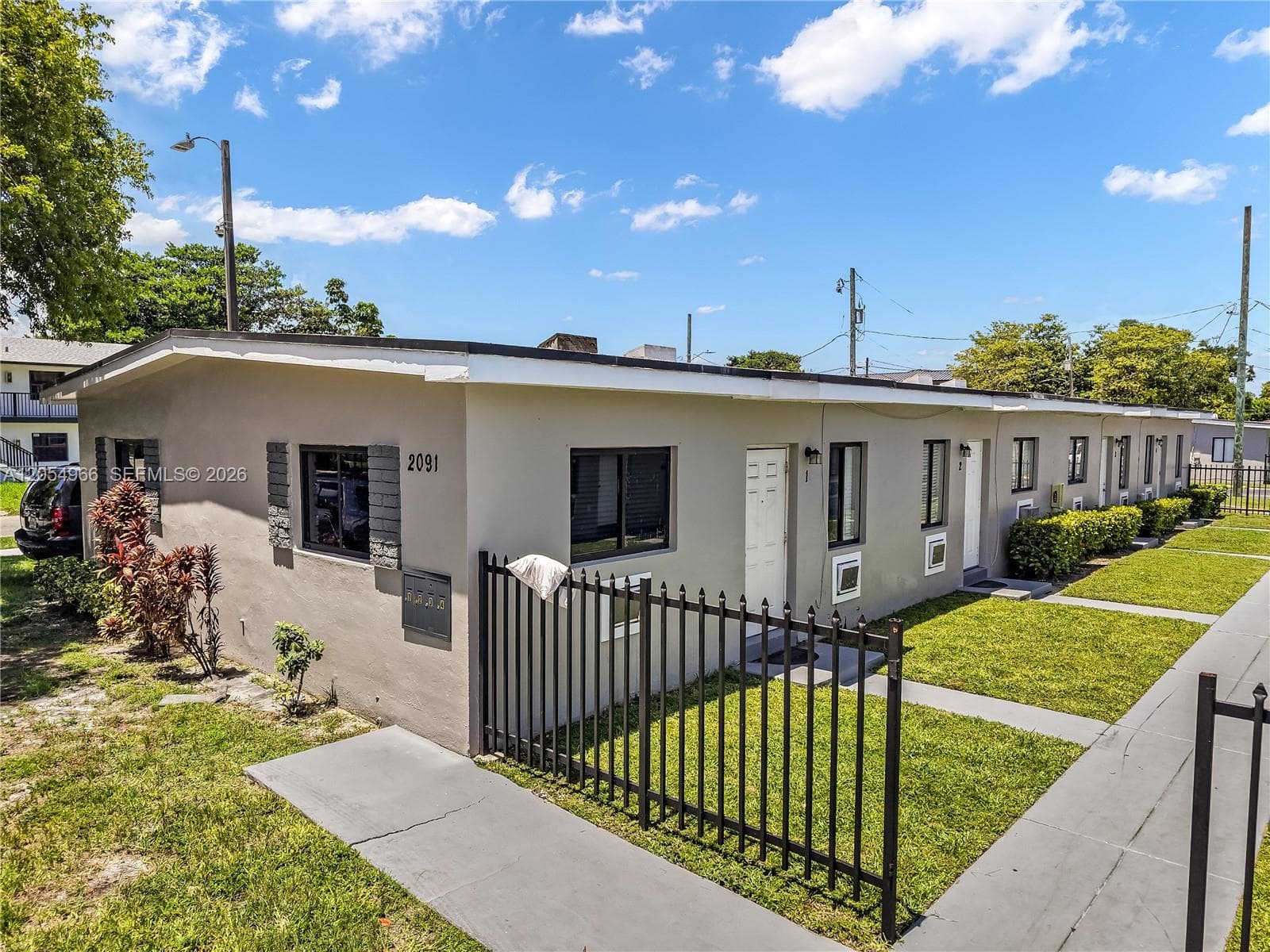 2090 NW 31st St, Miami FL 33142