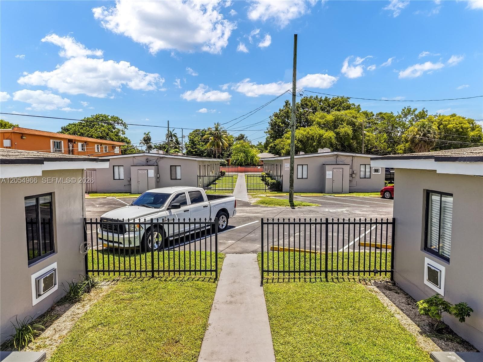 2090 NW 31st St, Miami FL 33142