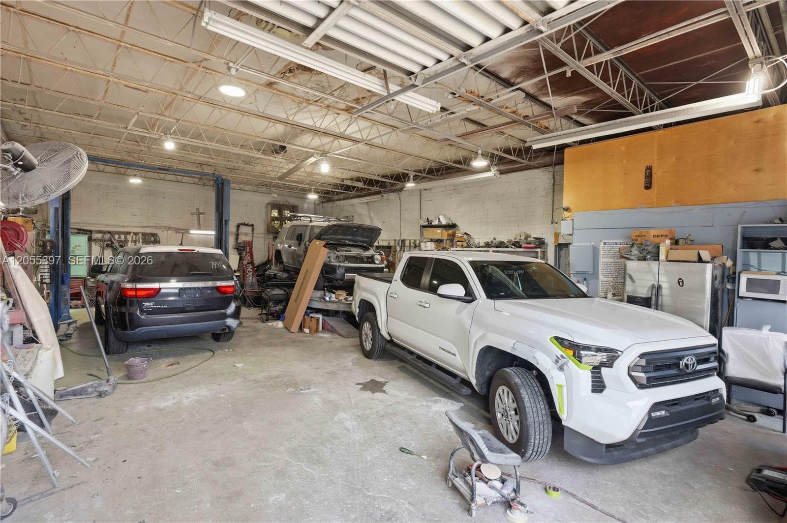 1081 E 47th St, Hialeah FL 33013