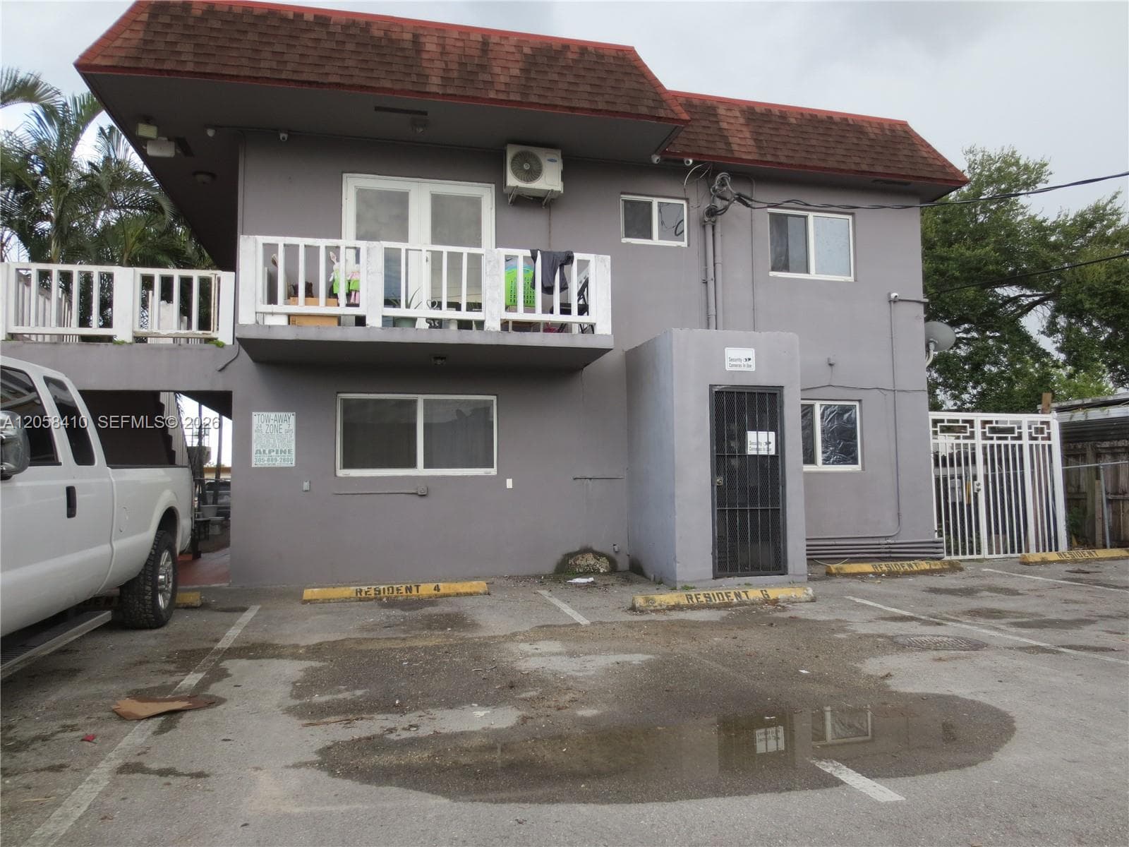 85 W 28th St, Hialeah FL 33010