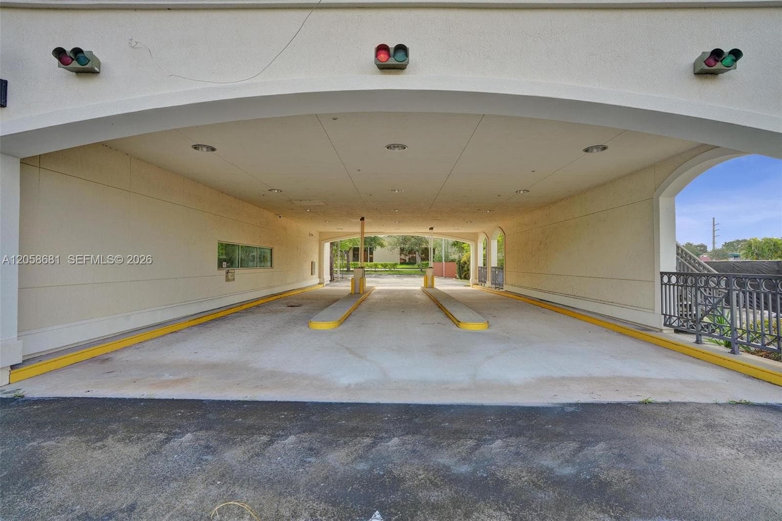 8850 W Oakland Park Blvd, Sunrise FL 33351