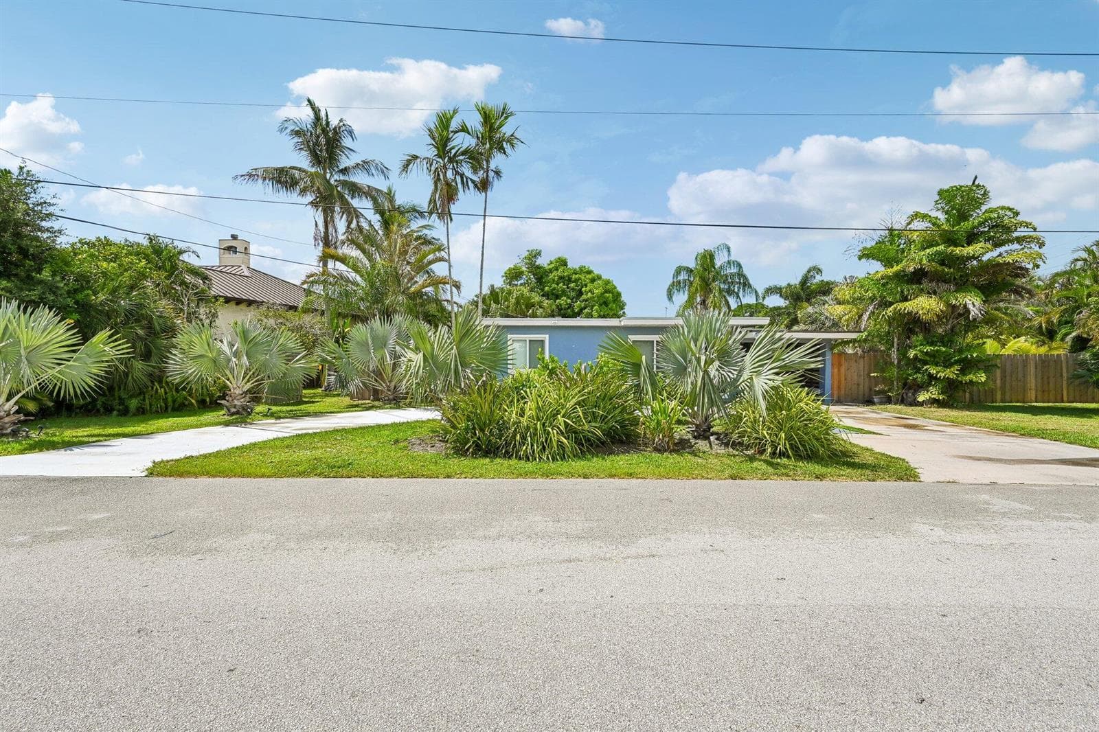 4-web-or-mls-SE 13th Ct-S2307-004