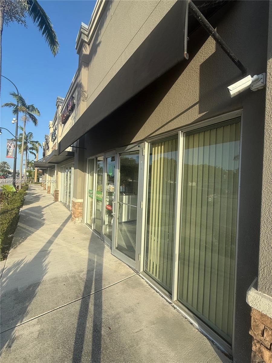 Hallandale Beach, FL, 33009