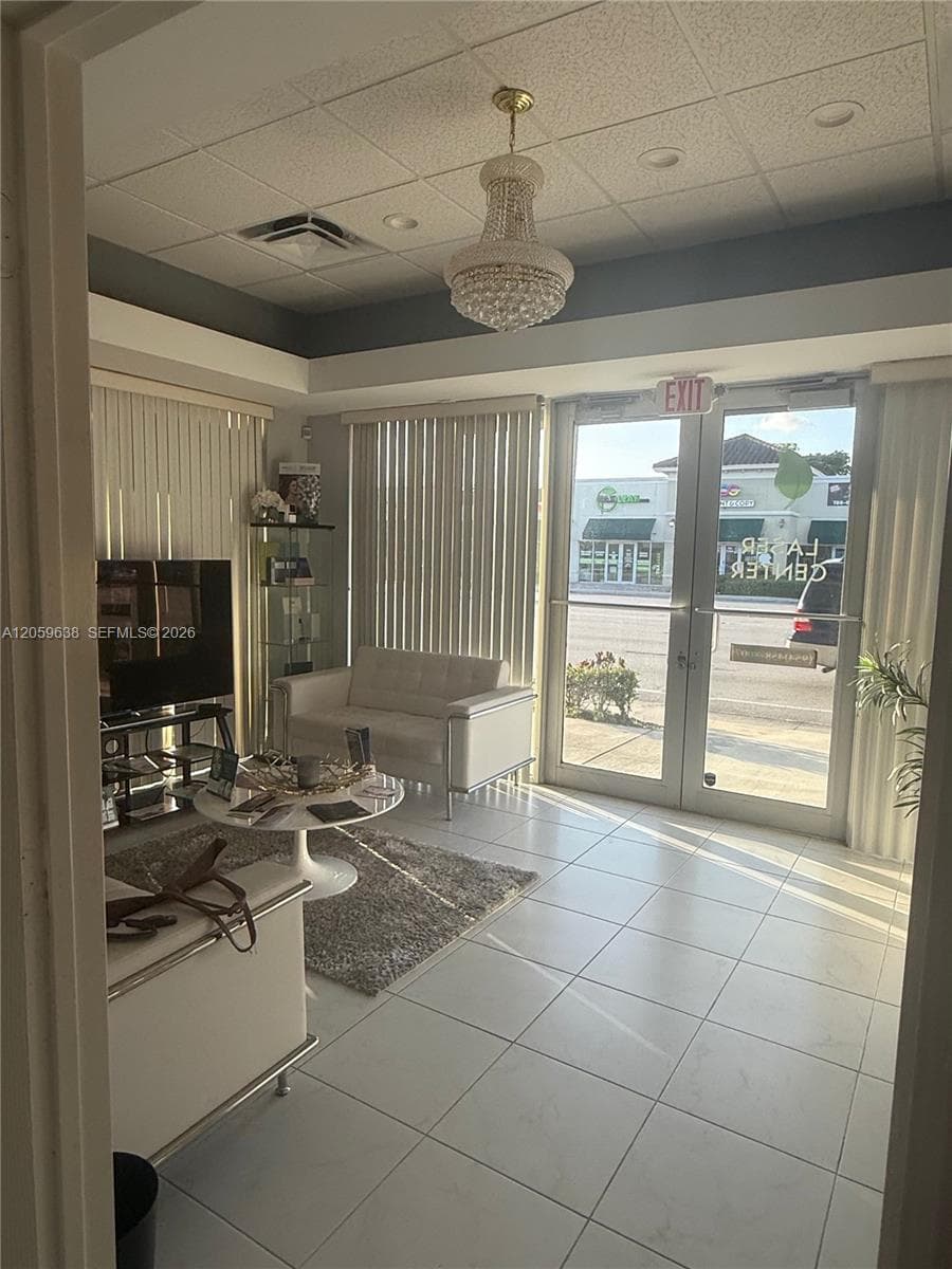 Hallandale Beach, FL, 33009