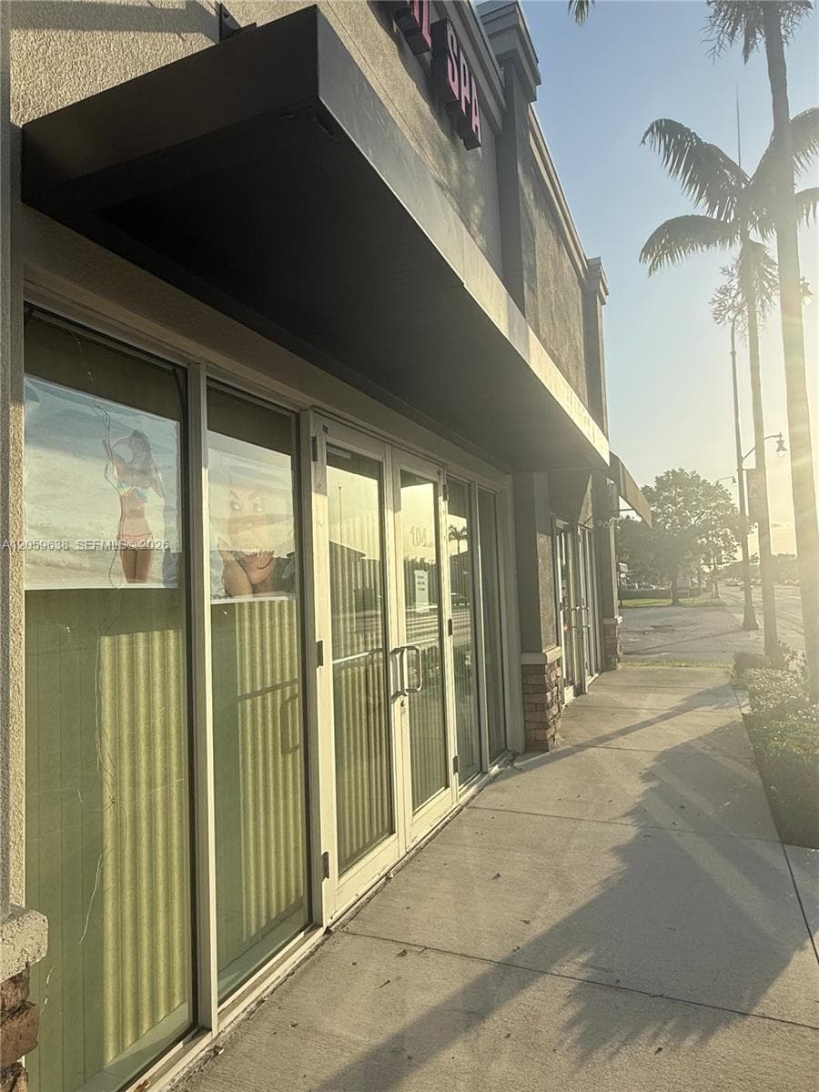 Hallandale Beach, FL, 33009
