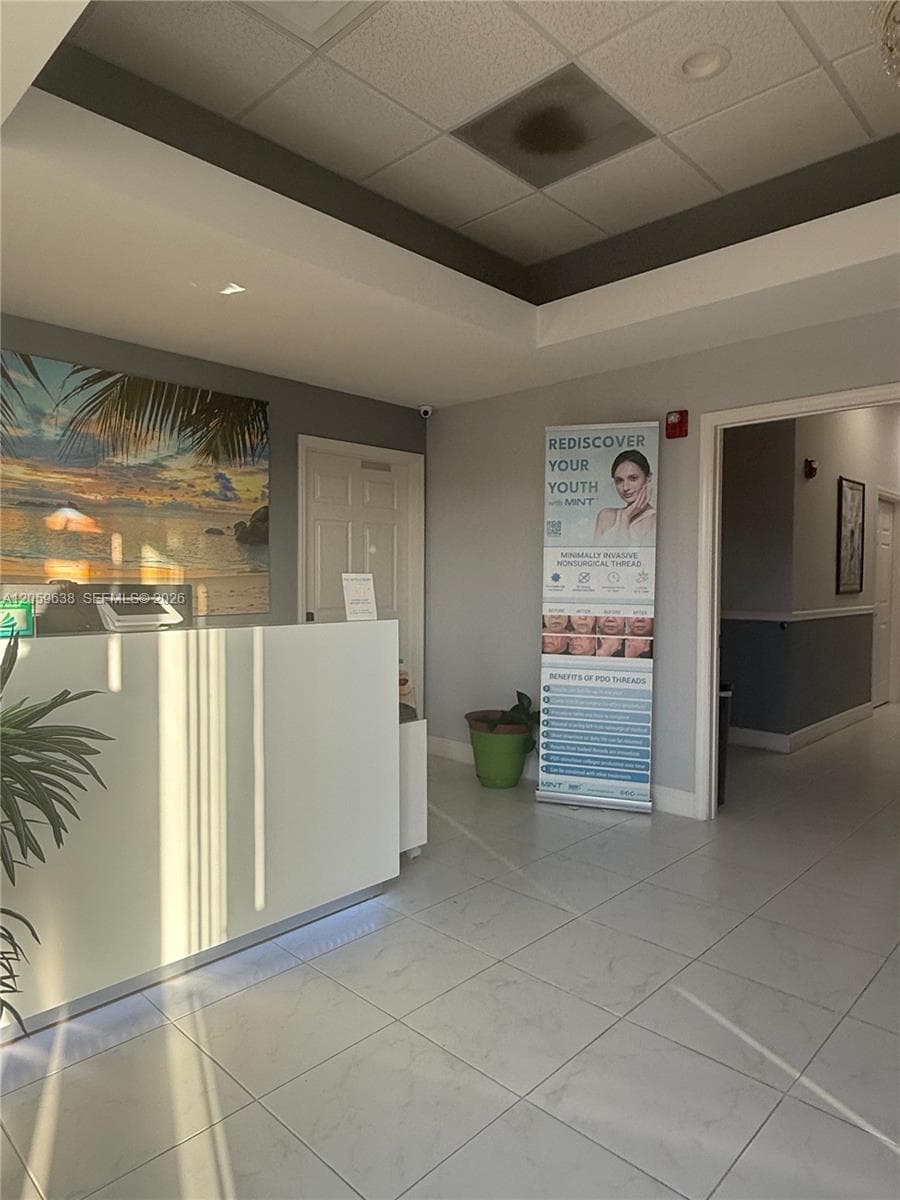 Hallandale Beach, FL, 33009