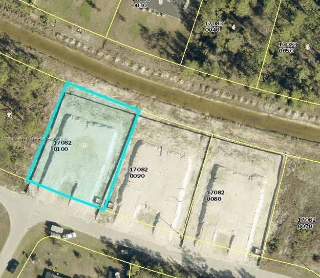1946 Victor Ln, Lehigh Acres FL 33972