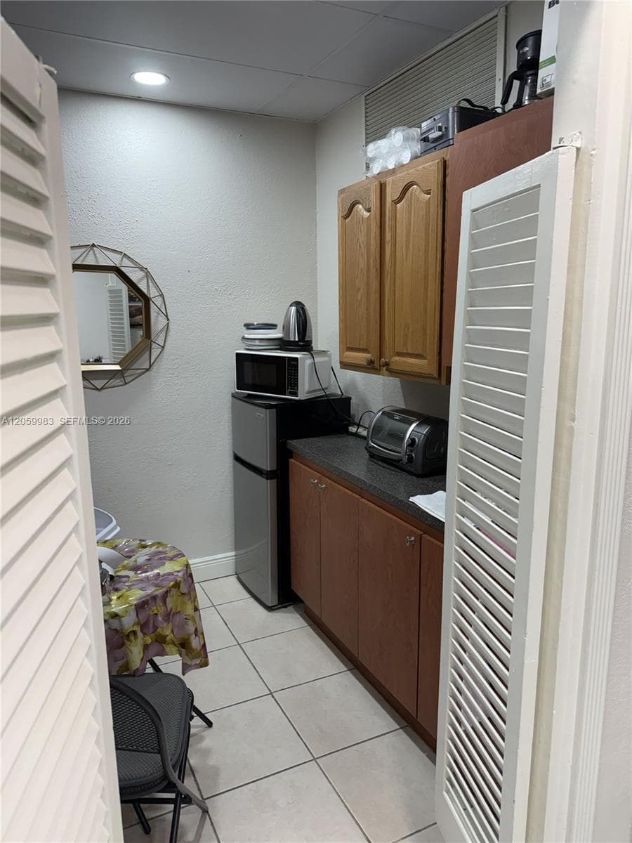 5005 Collins Ave # C2, Miami Beach FL 33140