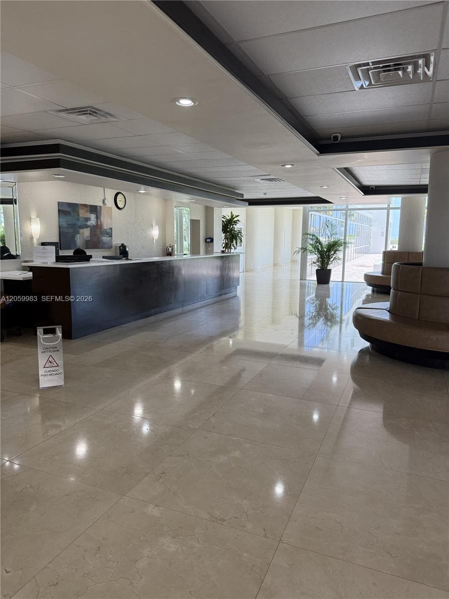 5005 Collins Ave # C2, Miami Beach FL 33140