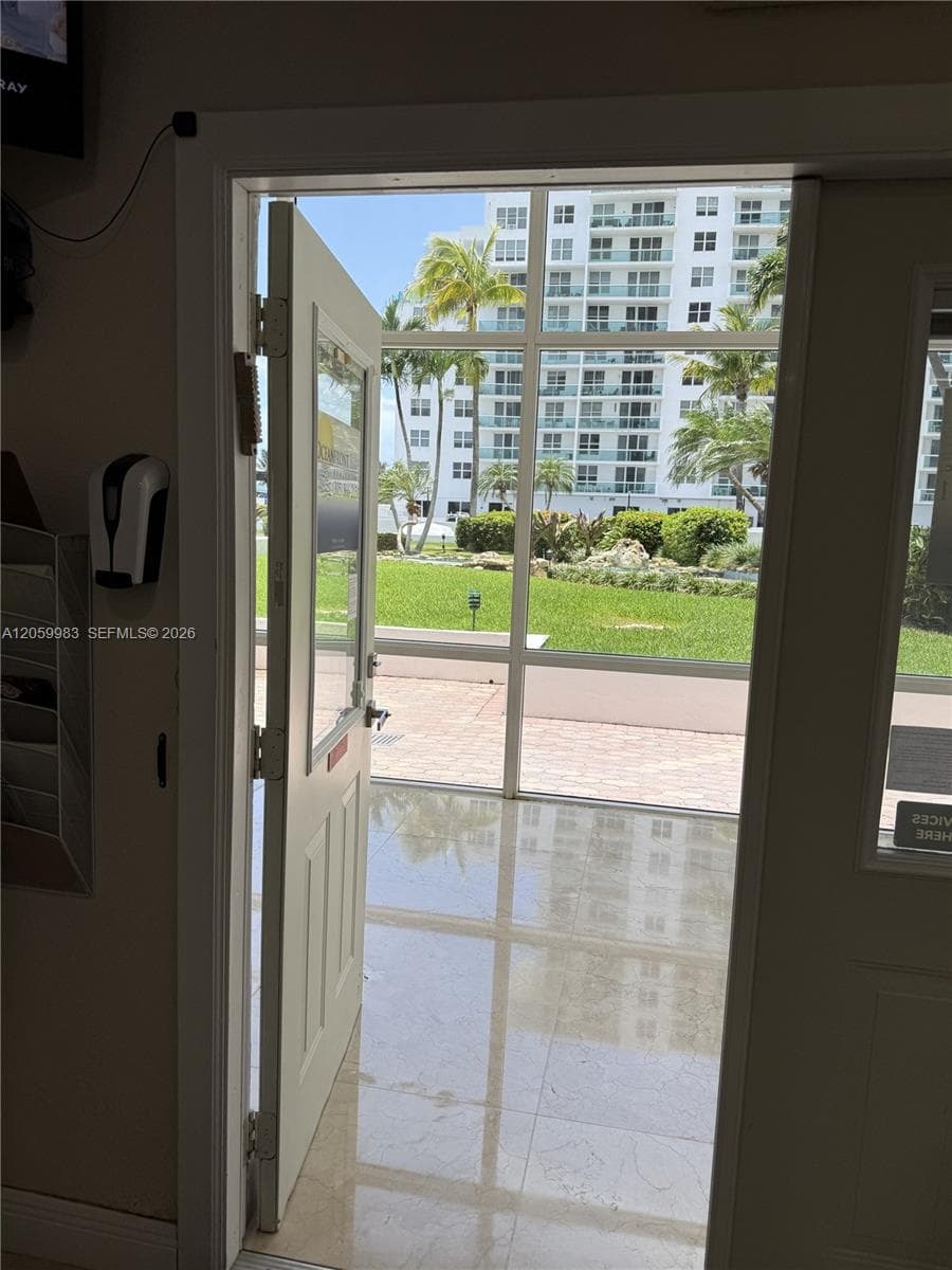 5005 Collins Ave # C2, Miami Beach FL 33140