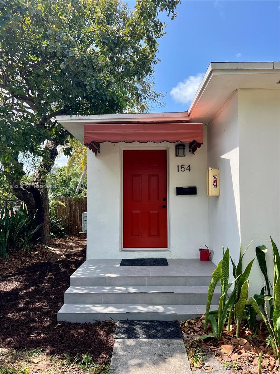 150 NE 59th St, Miami FL 33137