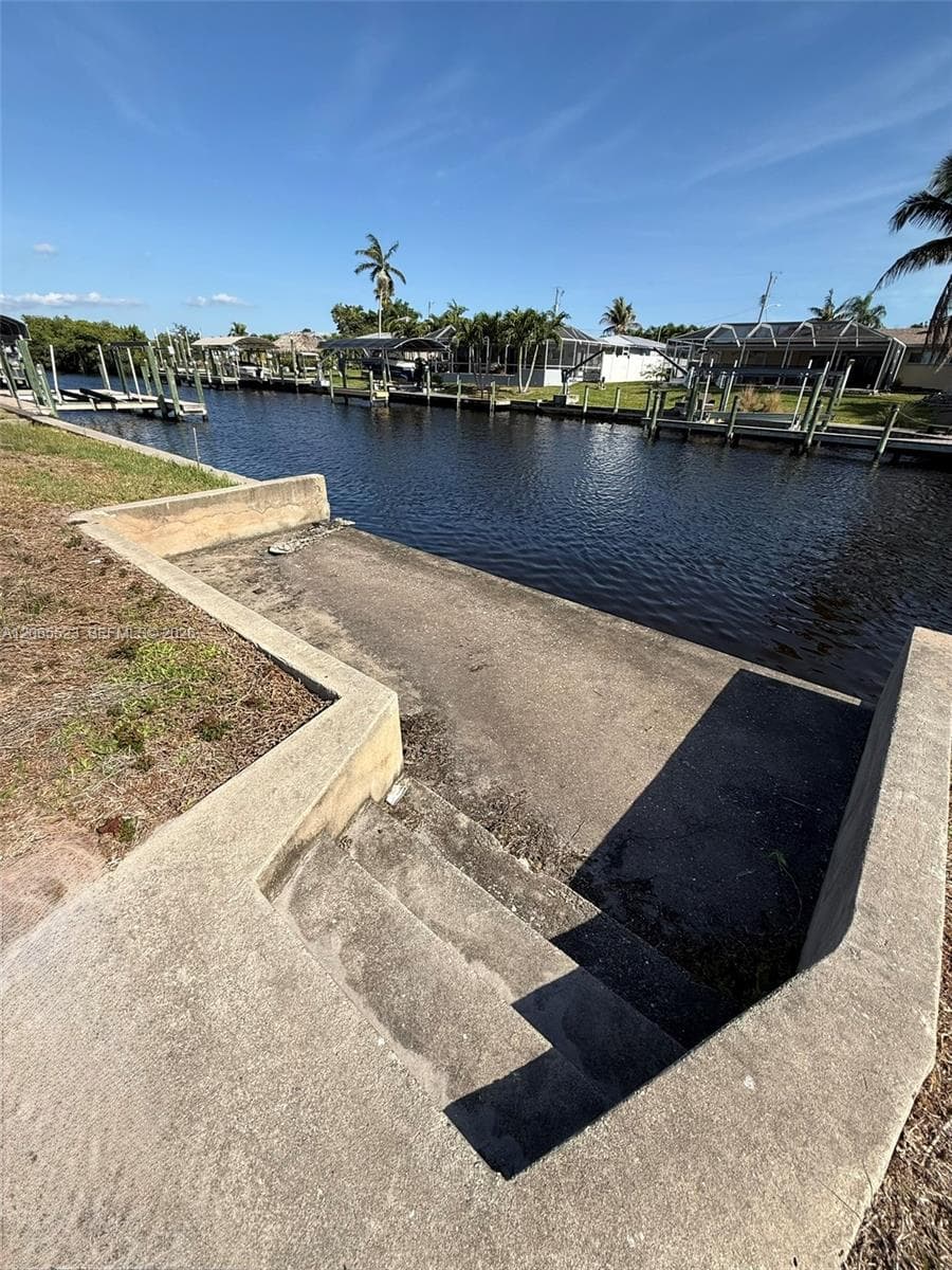 2328 SE 15 Terr, Cape Coral FL 33990