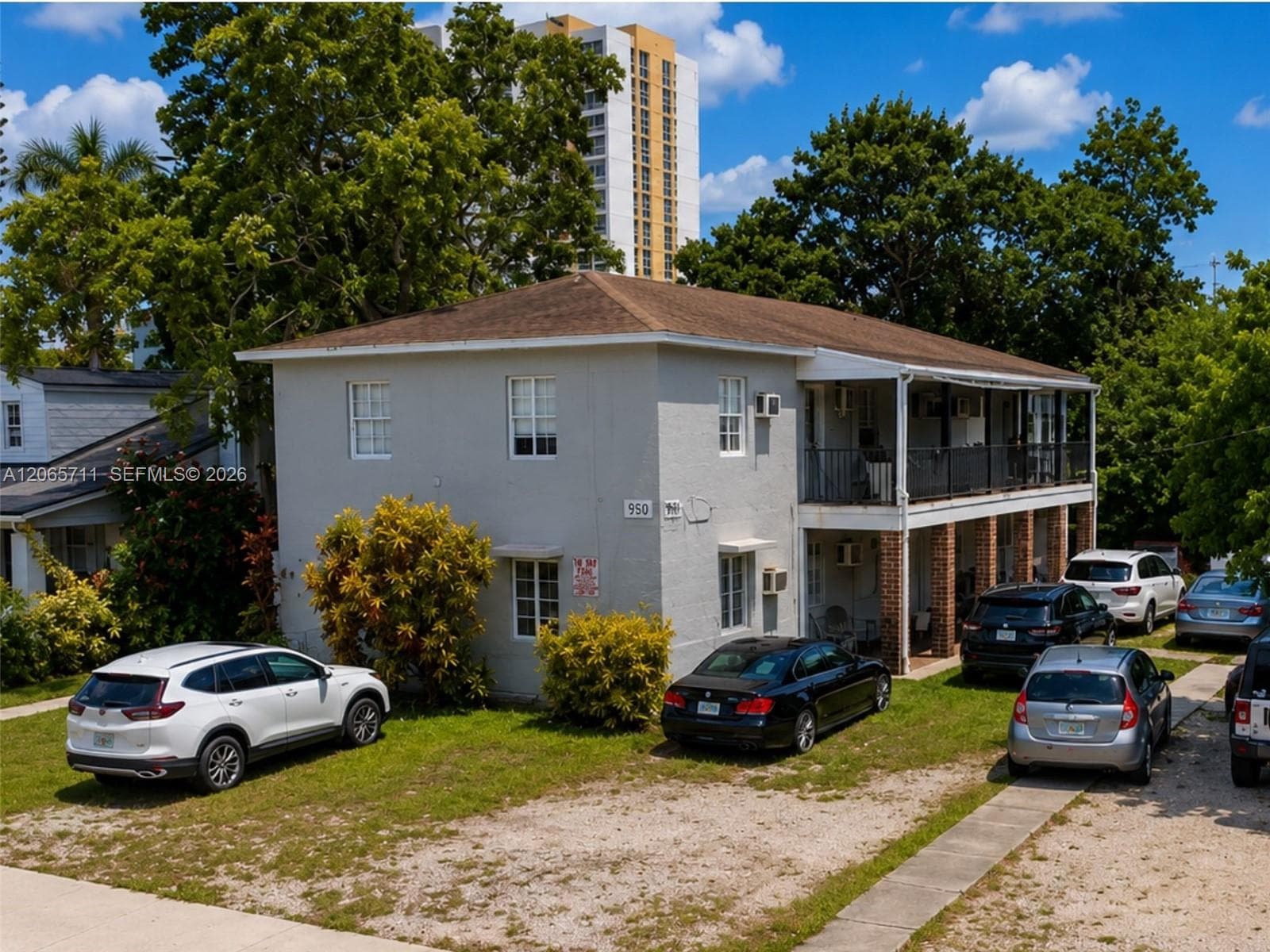 950 SW 7th St
