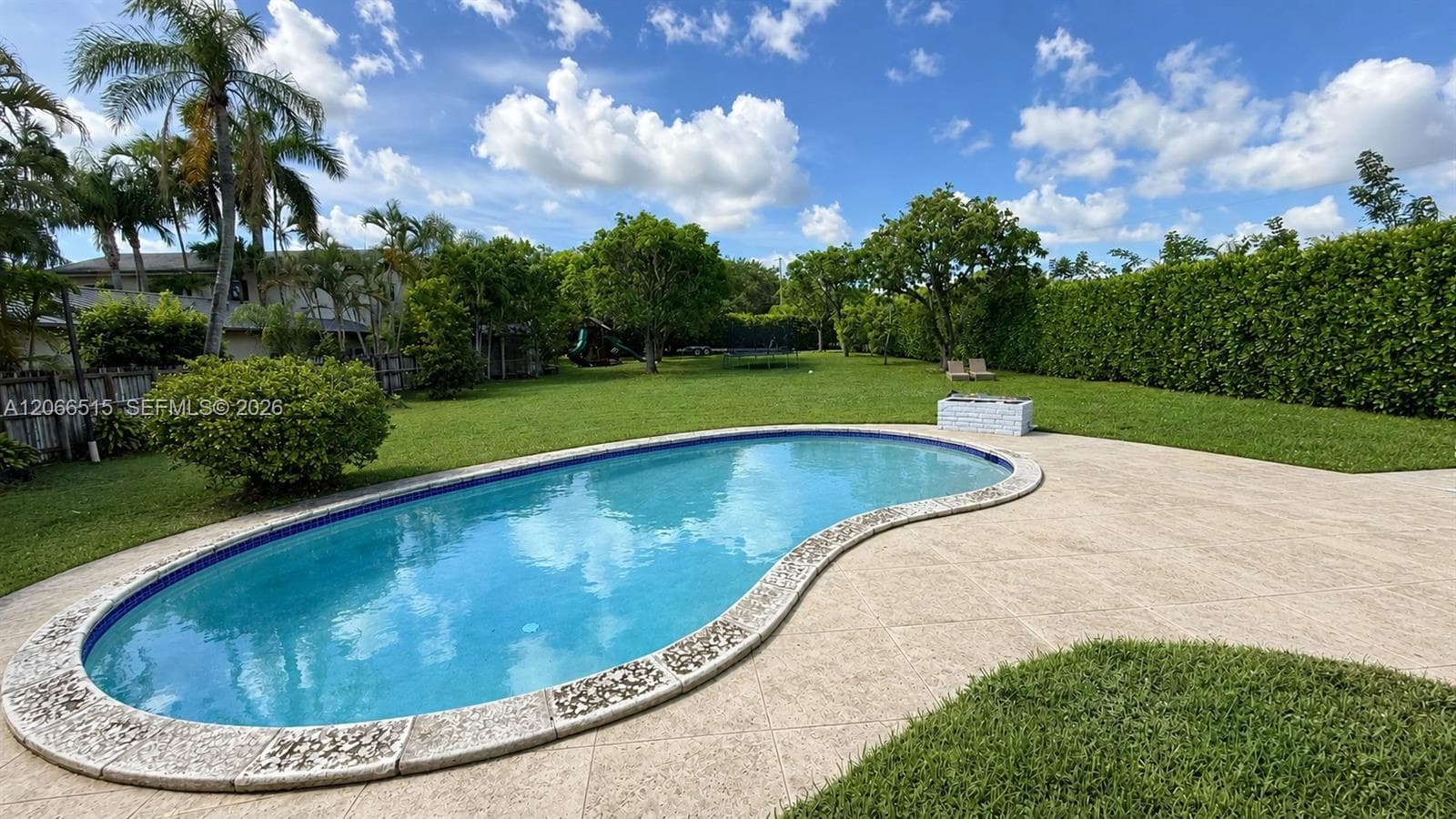 7550 SW 75th St, Miami FL 33143