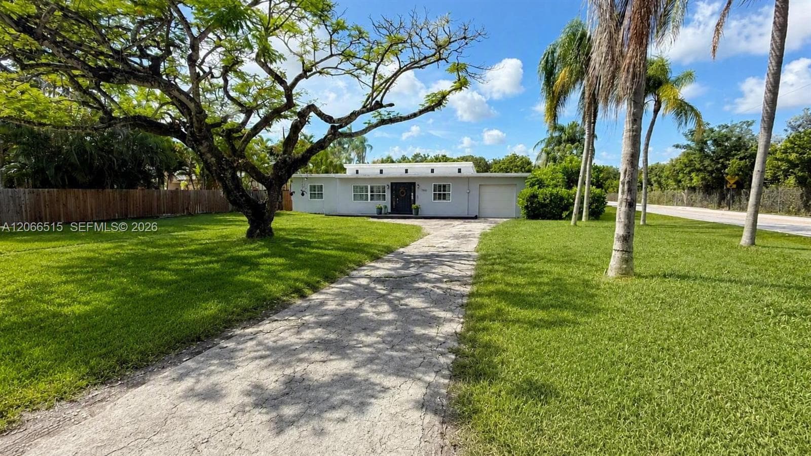 7550 SW 75th St, Miami FL 33143