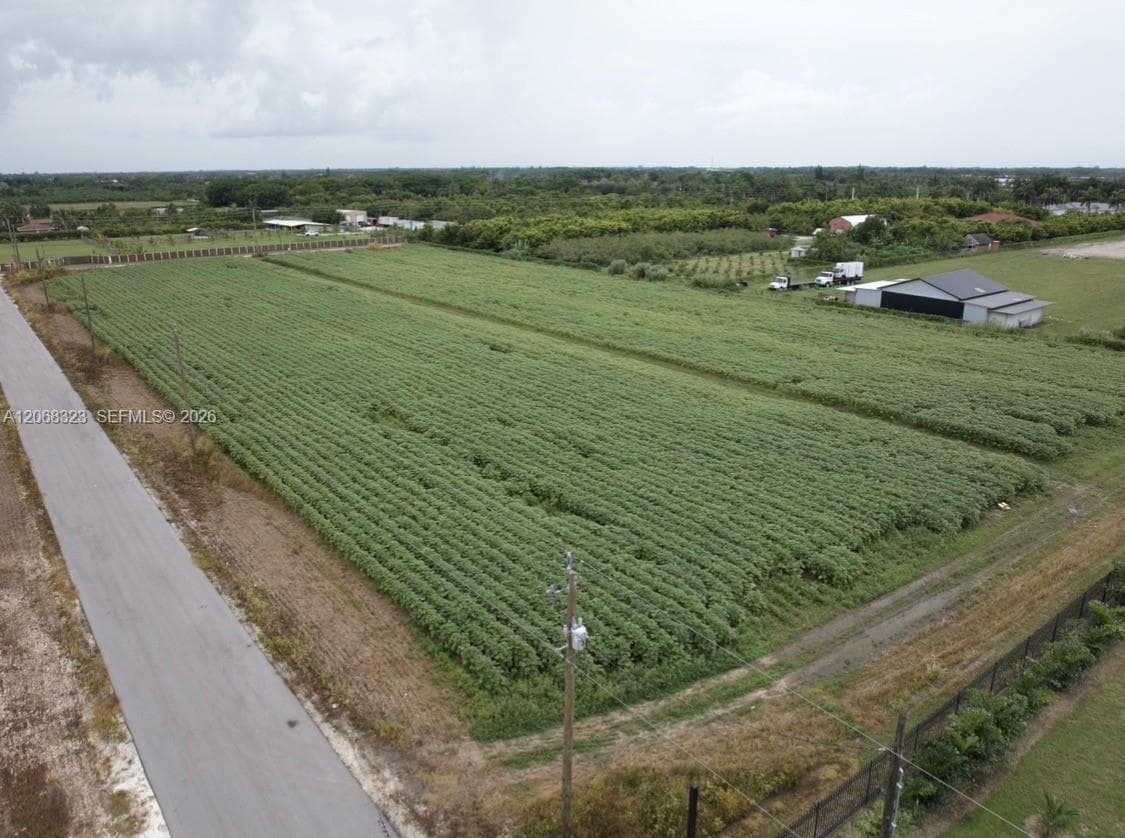 144 st, Miami FL 33196