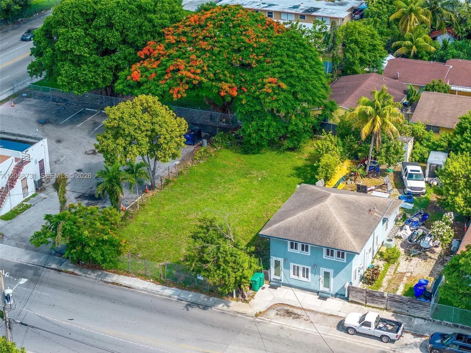 2177 NW 28 ST