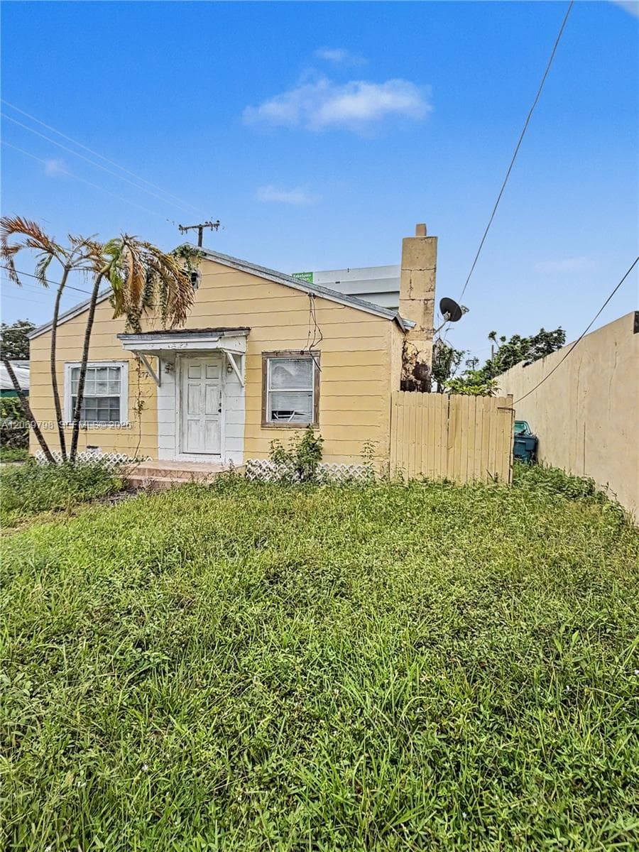 2728 NW 3rd St, Miami FL 33125