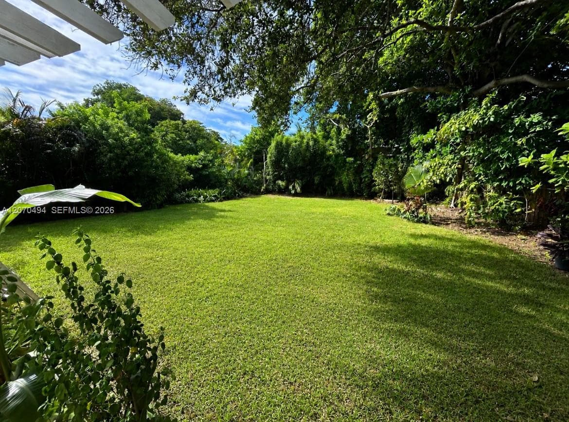 585 NE 121st St, North Miami FL 33161