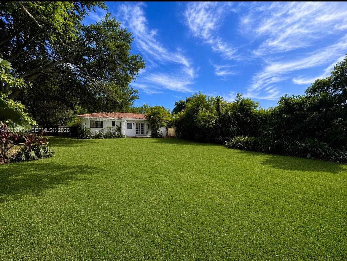 585 NE 121st St, North Miami FL 33161
