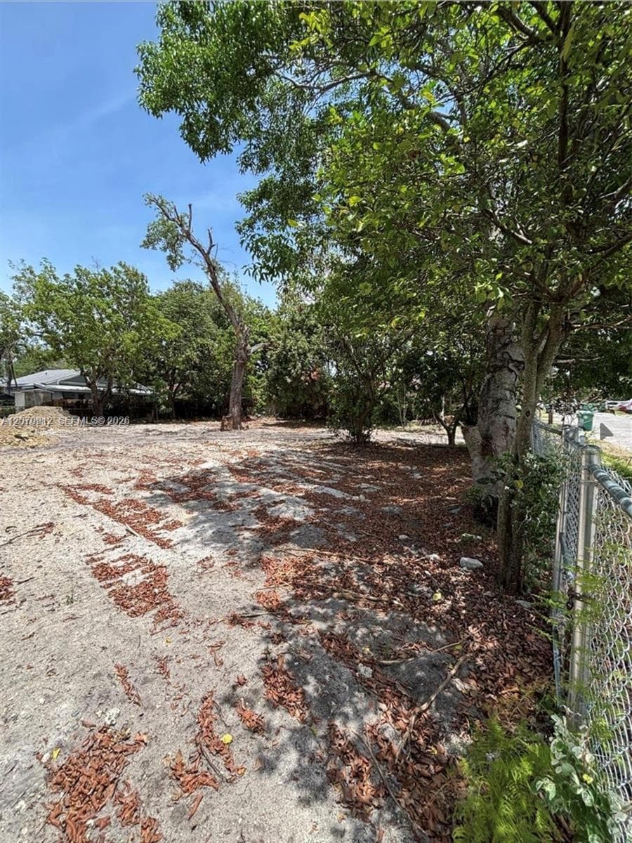 301 NE 58 St, Miami FL 33137