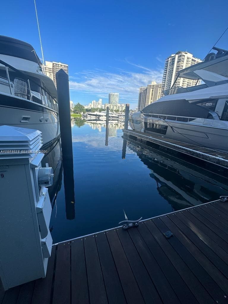 19777 E Country Club Dr, Aventura FL 33180