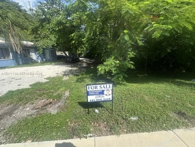 12040 W Dixie Hwy, North Miami FL 33161