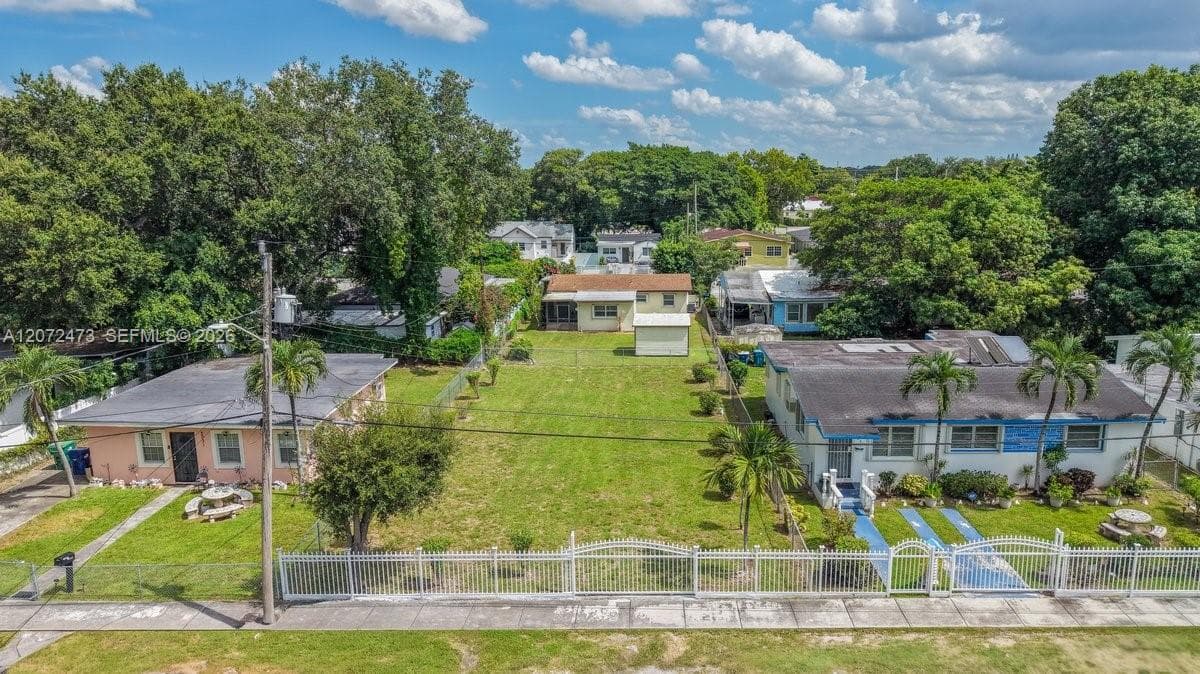 1967 NW 52nd St, Miami FL 33142