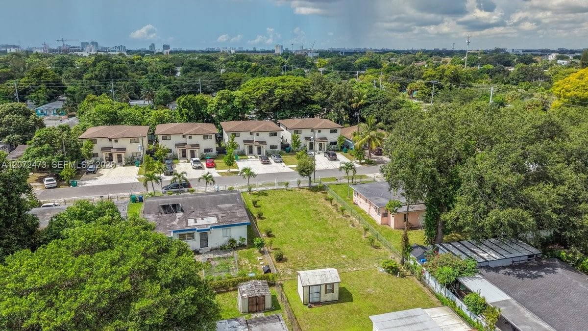 1967 NW 52nd St, Miami FL 33142