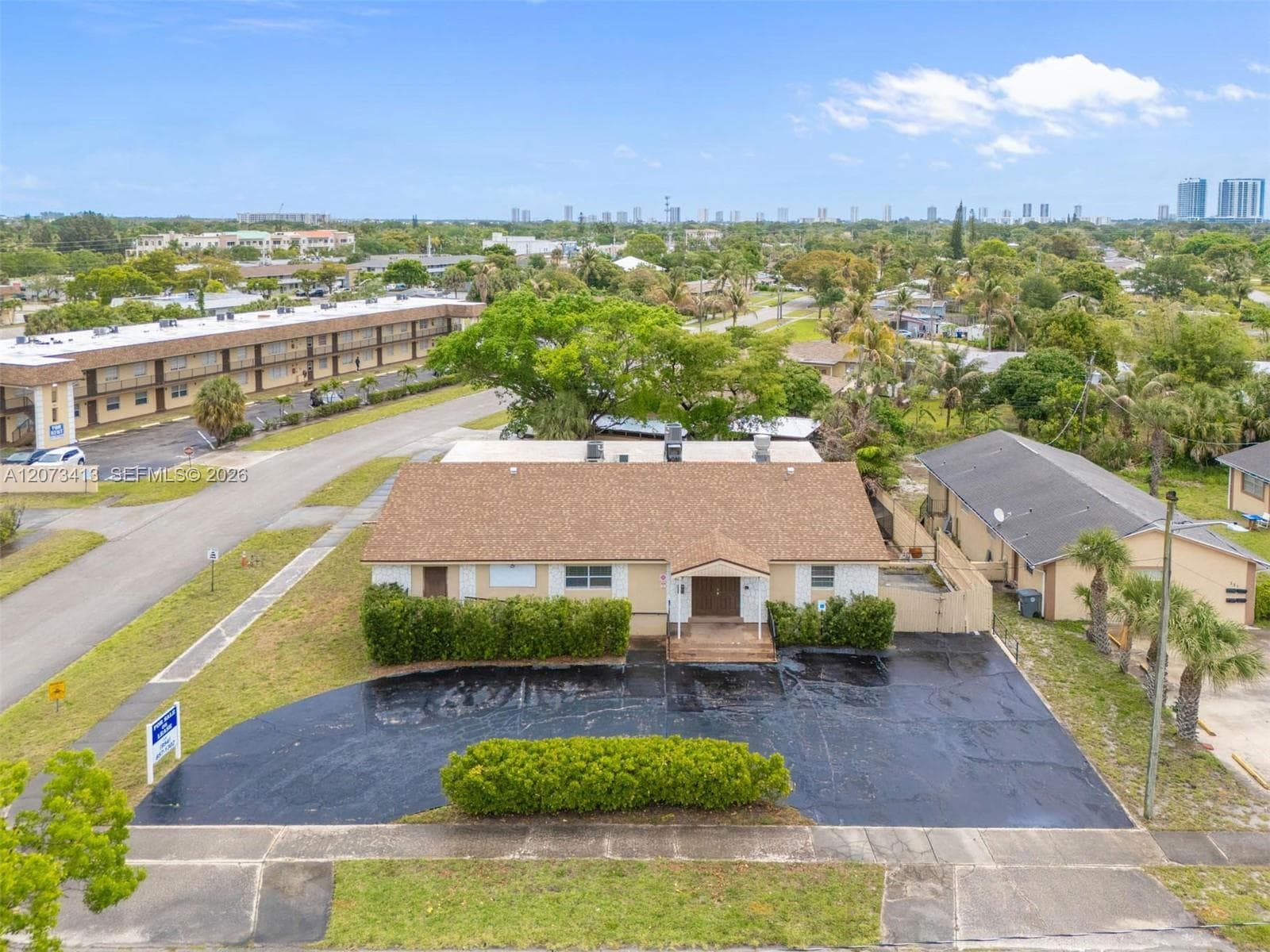 359 10th St, Lake Park FL 33403