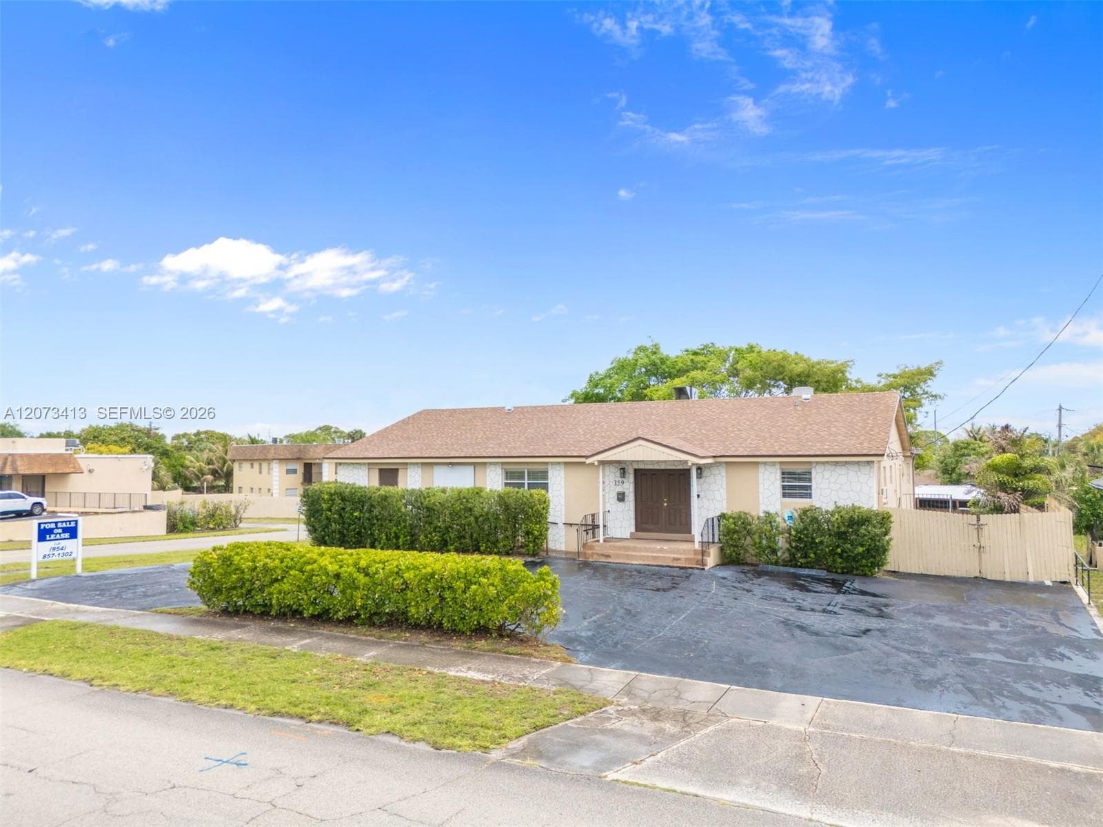 359 10th St, Lake Park FL 33403