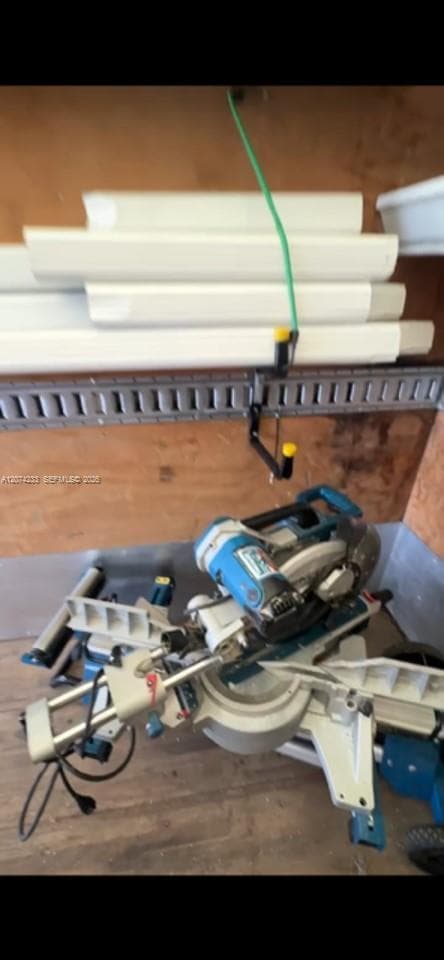 INSTALLER/KITCHEN/DOORS/GUTTER BUSINESS, Miami FL 33186