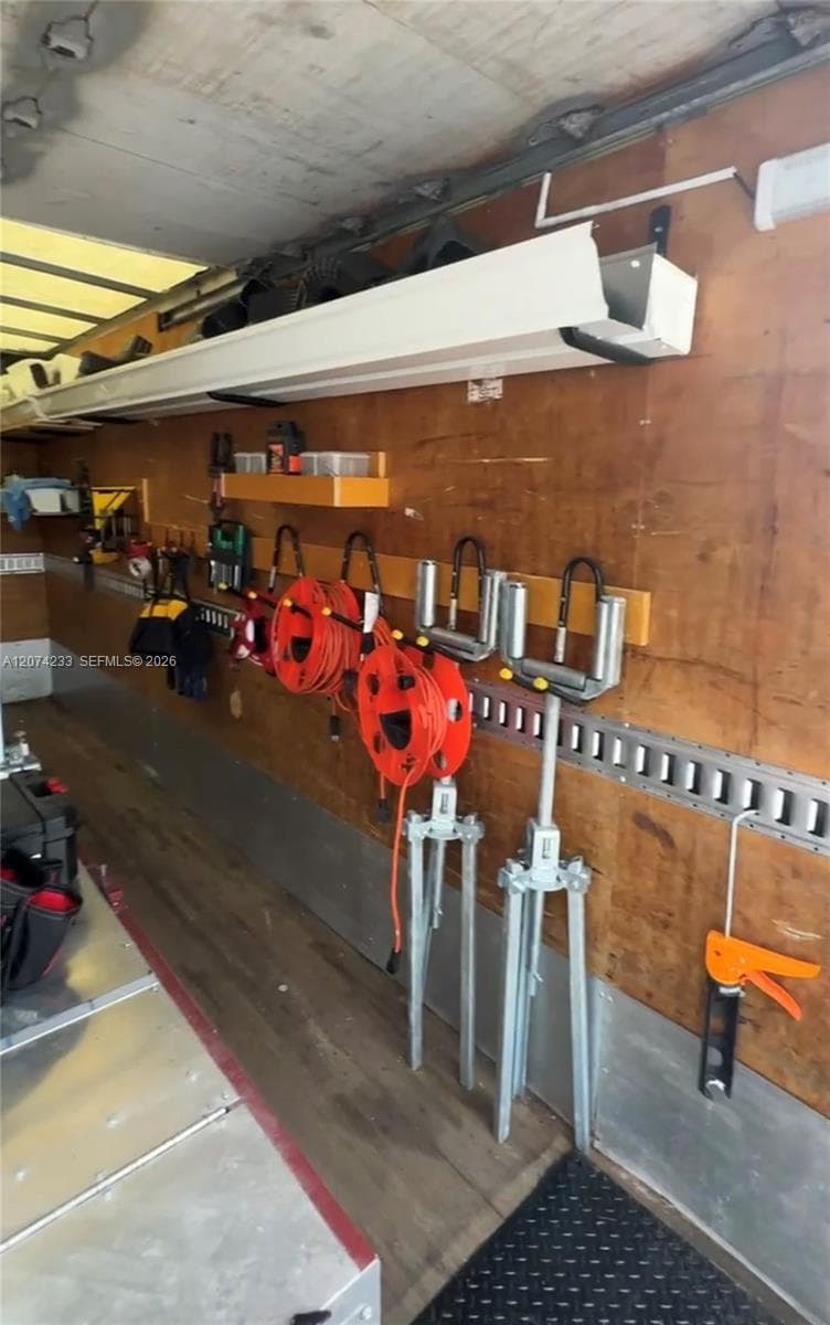 INSTALLER/KITCHEN/DOORS/GUTTER BUSINESS, Miami FL 33186