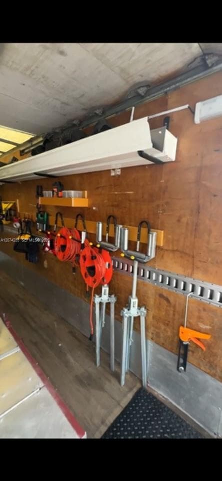 INSTALLER/KITCHEN/DOORS/GUTTER BUSINESS, Miami FL 33186
