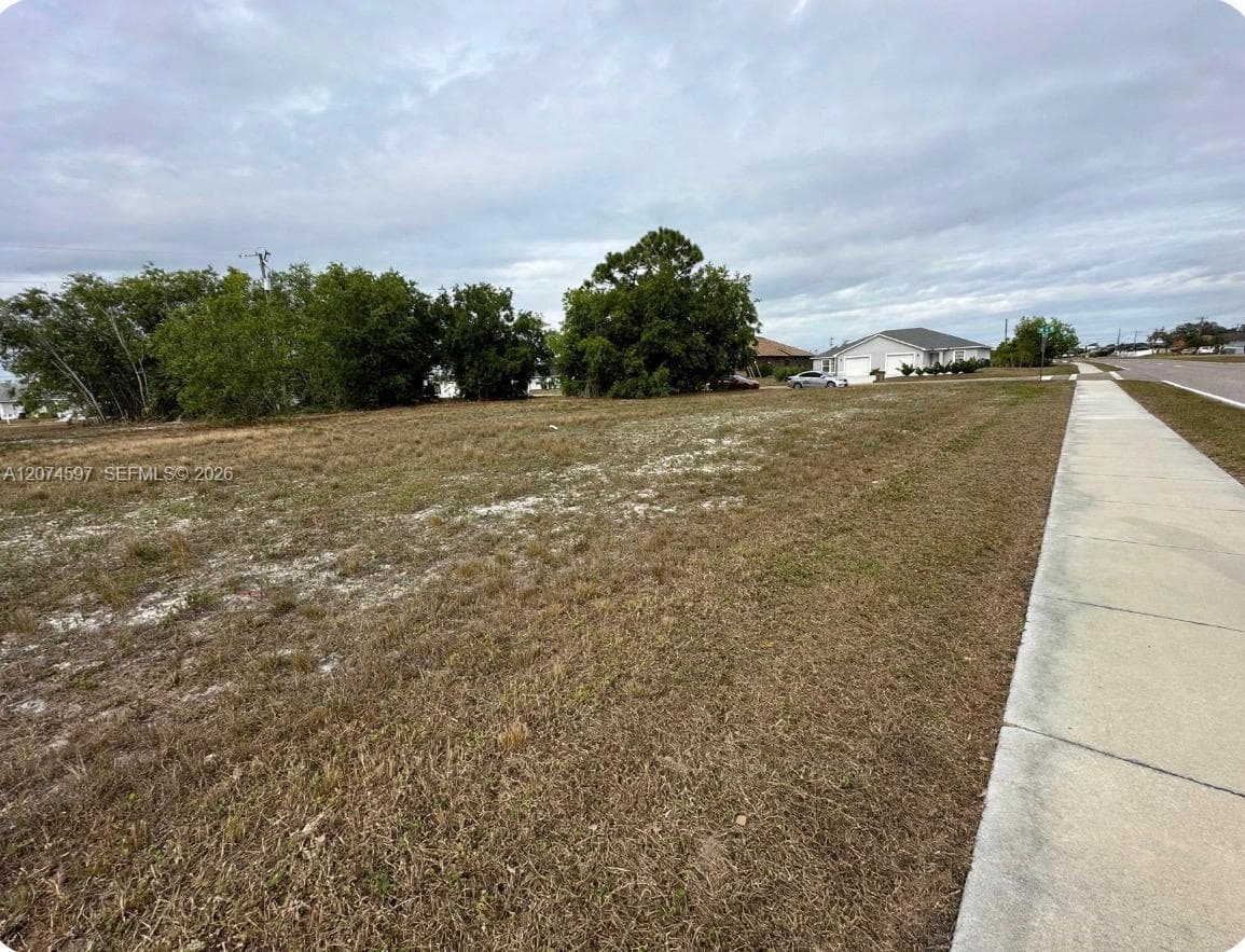 806 SKYLINE, Cape Coral FL 33991