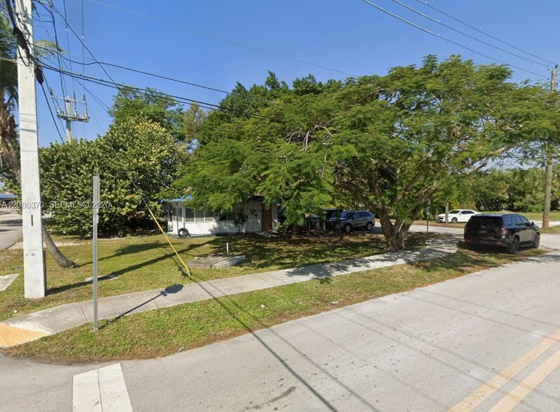 4289 SW 63rd Ave, Davie FL 33314