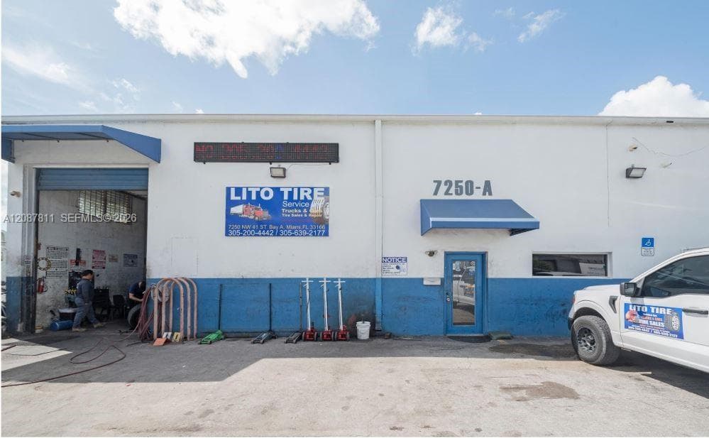 7250 NW 41st St, Miami FL 33166
