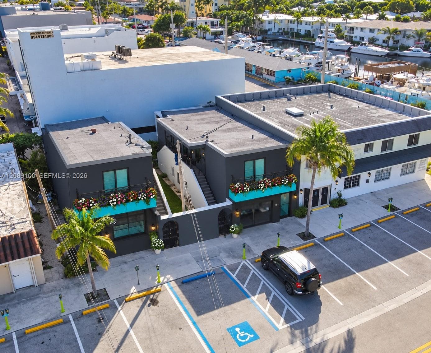 4346-4344 E. Tradewinds