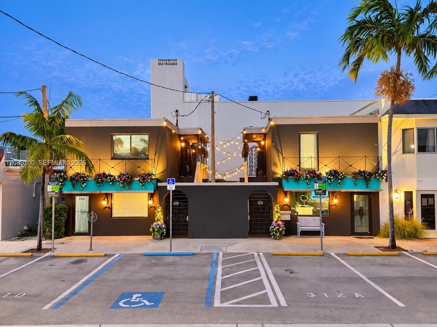 4346-4344 E. Tradewinds
