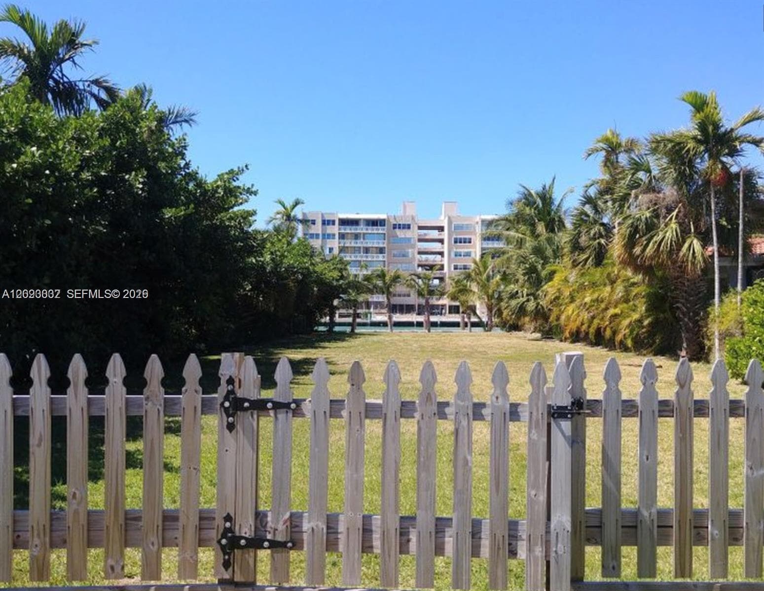 9480 Bay Dr, Surfside FL 33154