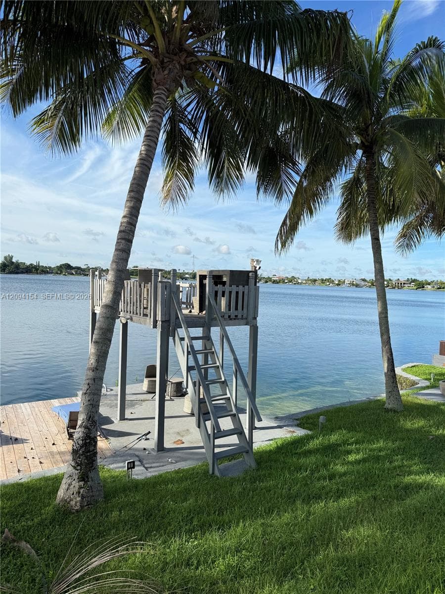 8300 SW 48th St, Miami FL 33155