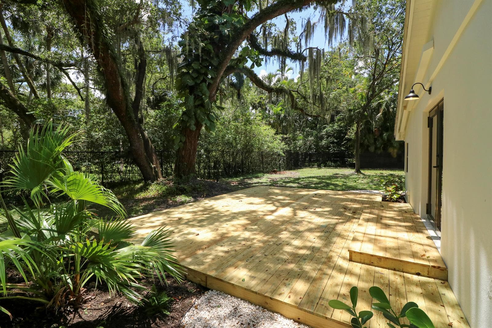 2101 Riverland-15